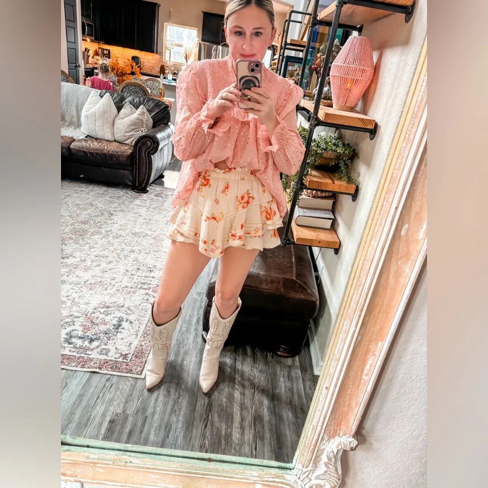 ⭐️ COLLETTA STAR PRINT RUFFLE BLOUSE ⭐️ - Picture 3 of 5